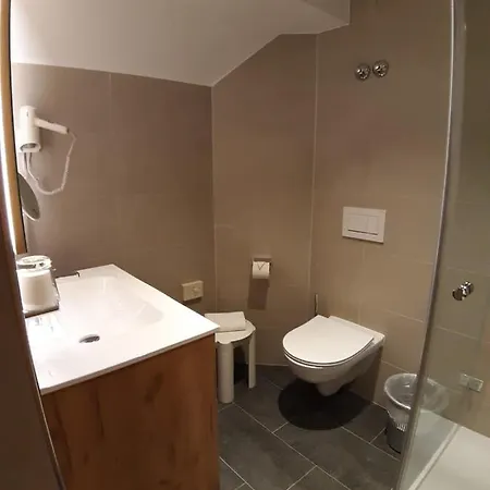 Deva Alpenglueck Szálloda